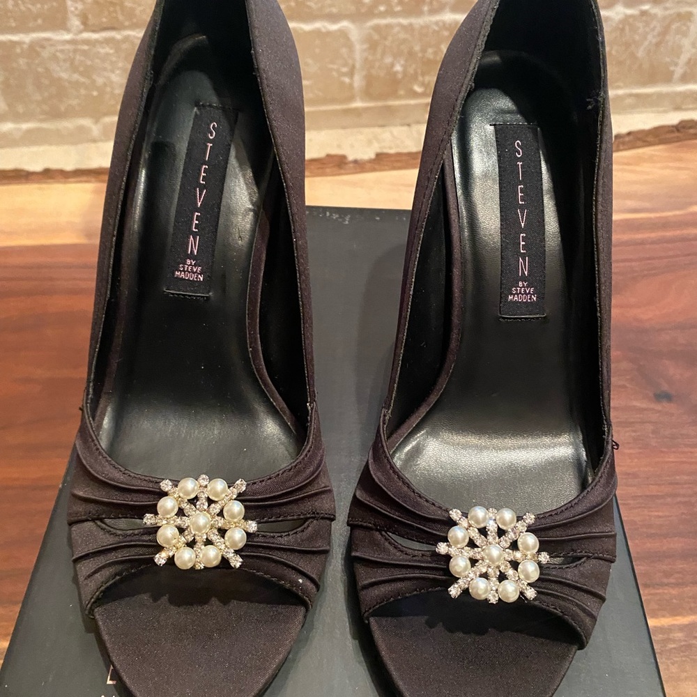 Steven by Steve Madden black high heel with pearl & rhinestone embellishments.